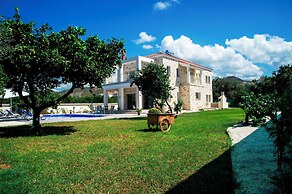 Stunning new Beach Front Villa,1st Line to the Beach, Large Pool, Wond