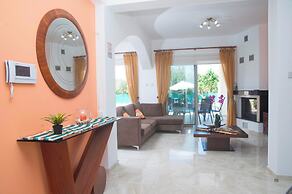 Stunning new Beach Front Villa,1st Line to the Beach, Large Pool, Wond