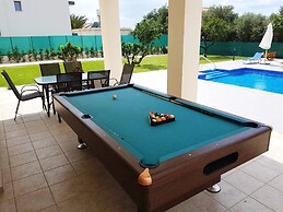 Stunning new Beach Front Villa,1st Line to the Beach, Large Pool, Wond