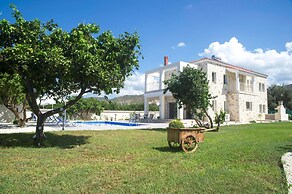 Stunning new Beach Front Villa,1st Line to the Beach, Large Pool, Wond