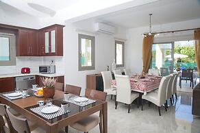 Stunning new Beach Front Villa,1st Line to the Beach, Large Pool, Wond