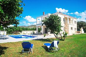 Stunning new Beach Front Villa,1st Line to the Beach, Large Pool, Wond