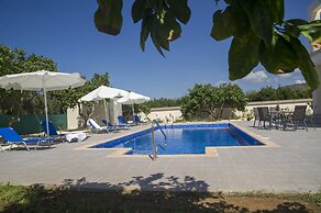 Stunning new Beach Front Villa,1st Line to the Beach, Large Pool, Wond