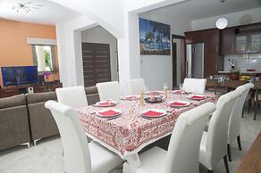 Stunning new Beach Front Villa,1st Line to the Beach, Large Pool, Wond