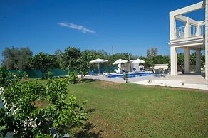 Stunning new Beach Front Villa,1st Line to the Beach, Large Pool, Wond