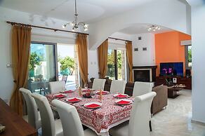 Stunning new Beach Front Villa,1st Line to the Beach, Large Pool, Wond