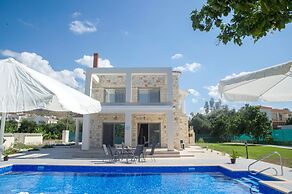 Stunning new Beach Front Villa,1st Line to the Beach, Large Pool, Wond