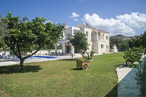 Stunning new Beach Front Villa,1st Line to the Beach, Large Pool, Wond