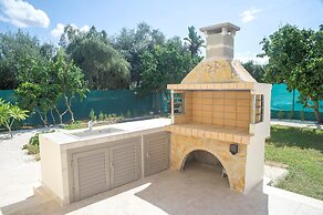 Stunning new Beach Front Villa,1st Line to the Beach, Large Pool, Wond