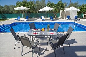 Stunning new Beach Front Villa,1st Line to the Beach, Large Pool, Wond