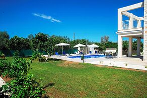 Stunning new Beach Front Villa,1st Line to the Beach, Large Pool, Wond