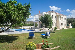 Stunning new Beach Front Villa,1st Line to the Beach, Large Pool, Wond