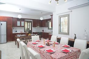 Stunning new Beach Front Villa,1st Line to the Beach, Large Pool, Wond