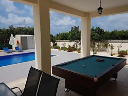 Stunning new Beach Front Villa,1st Line to the Beach, Large Pool, Wond