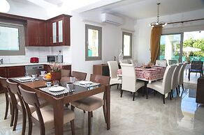 Stunning new Beach Front Villa,1st Line to the Beach, Large Pool, Wond