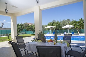 Stunning new Beach Front Villa,1st Line to the Beach, Large Pool, Wond