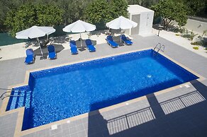 Stunning new Beach Front Villa,1st Line to the Beach, Large Pool, Wond