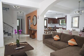 Stunning new Beach Front Villa,1st Line to the Beach, Large Pool, Wond