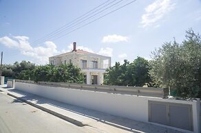 Stunning new Beach Front Villa,1st Line to the Beach, Large Pool, Wond