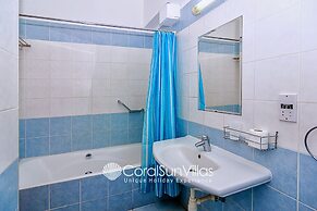 Wonderful Quiet Area, Completely Privacy, Large Private Pool, Colourfu