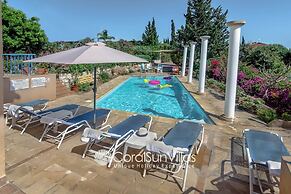 Wonderful Quiet Area, Completely Privacy, Large Private Pool, Colourfu