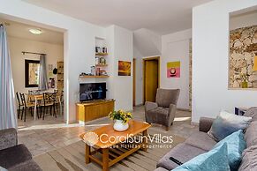 Wonderful Quiet Area, Completely Privacy, Large Private Pool, Colourfu