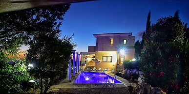 Wonderful Quiet Area, Completely Privacy, Large Private Pool, Colourfu