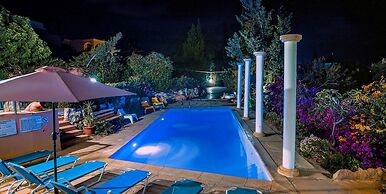 Wonderful Quiet Area, Completely Privacy, Large Private Pool, Colourfu
