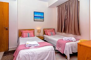 Wonderful Quiet Area, Completely Privacy, Large Private Pool, Colourfu