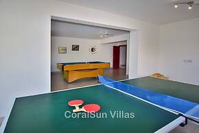 Amazing Luxury Villa, Enormous Heated Pool Jacuzzi, Gym, Games Room In