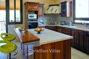 Amazing Luxury Villa, Enormous Heated Pool Jacuzzi, Gym, Games Room In