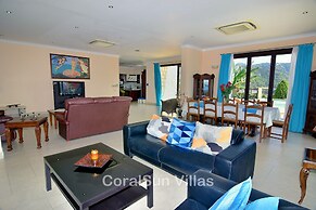 Amazing Luxury Villa, Enormous Heated Pool Jacuzzi, Gym, Games Room In