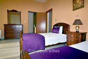 Amazing Luxury Villa, Enormous Heated Pool Jacuzzi, Gym, Games Room In