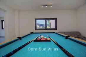 Amazing Luxury Villa, Enormous Heated Pool Jacuzzi, Gym, Games Room In