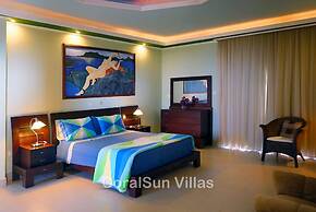 Amazing Luxury Villa, Enormous Heated Pool Jacuzzi, Gym, Games Room In