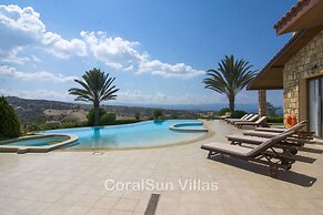 Amazing Luxury Villa, Enormous Heated Pool Jacuzzi, Gym, Games Room In