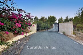 Amazing Luxury Villa, Enormous Heated Pool Jacuzzi, Gym, Games Room In