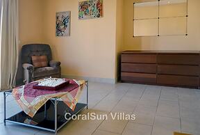 Amazing Luxury Villa, Enormous Heated Pool Jacuzzi, Gym, Games Room In