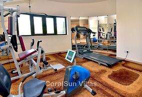 Amazing Luxury Villa, Enormous Heated Pool Jacuzzi, Gym, Games Room In