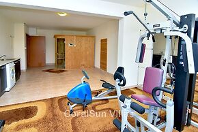 Amazing Luxury Villa, Enormous Heated Pool Jacuzzi, Gym, Games Room In