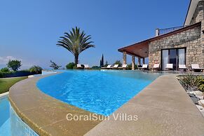 Amazing Luxury Villa, Enormous Heated Pool Jacuzzi, Gym, Games Room In