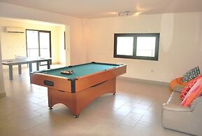 Amazing Luxury Villa, Enormous Heated Pool Jacuzzi, Gym, Games Room In