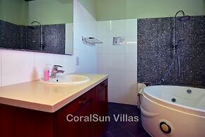 Amazing Luxury Villa, Enormous Heated Pool Jacuzzi, Gym, Games Room In