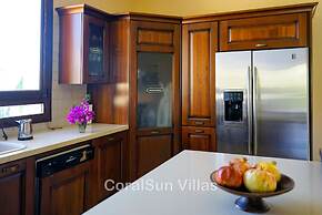 Amazing Luxury Villa, Enormous Heated Pool Jacuzzi, Gym, Games Room In