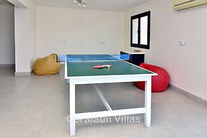 Amazing Luxury Villa, Enormous Heated Pool Jacuzzi, Gym, Games Room In