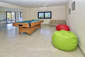 Amazing Luxury Villa, Enormous Heated Pool Jacuzzi, Gym, Games Room In