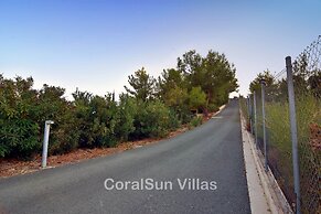 Amazing Luxury Villa, Enormous Heated Pool Jacuzzi, Gym, Games Room In