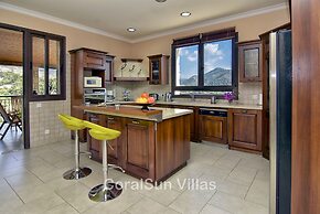 Amazing Luxury Villa, Enormous Heated Pool Jacuzzi, Gym, Games Room In