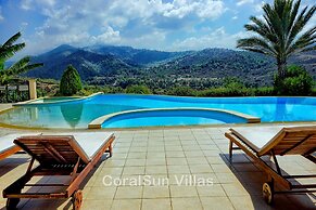 Amazing Luxury Villa, Enormous Heated Pool Jacuzzi, Gym, Games Room In
