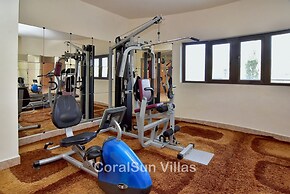 Amazing Luxury Villa, Enormous Heated Pool Jacuzzi, Gym, Games Room In